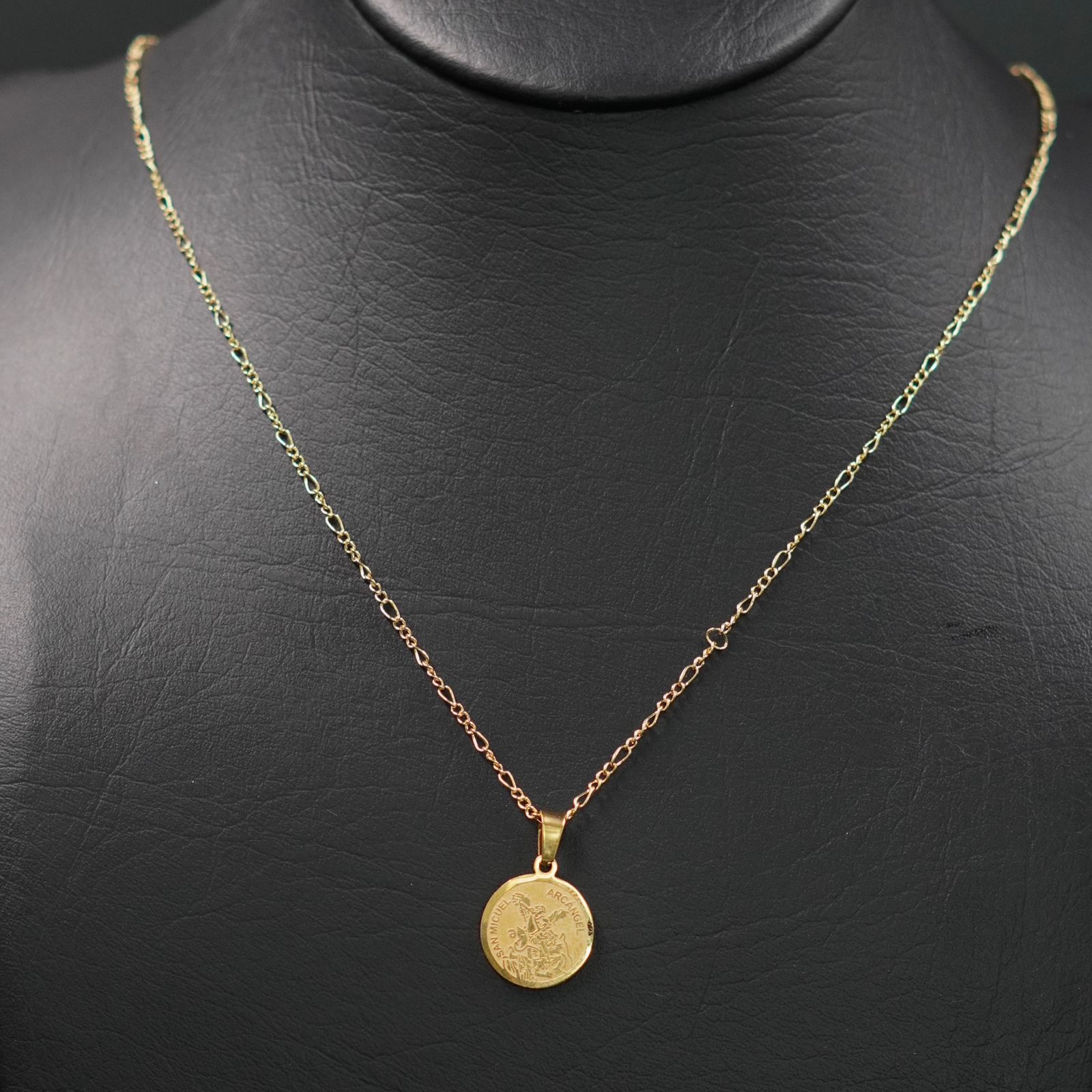 Miniatura 2 de Cadena-dije Arcangel Dorada Cad. Cartier